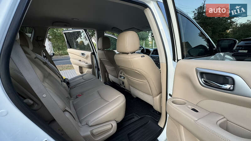 Внедорожник / Кроссовер Nissan Pathfinder 2016 в Каменском