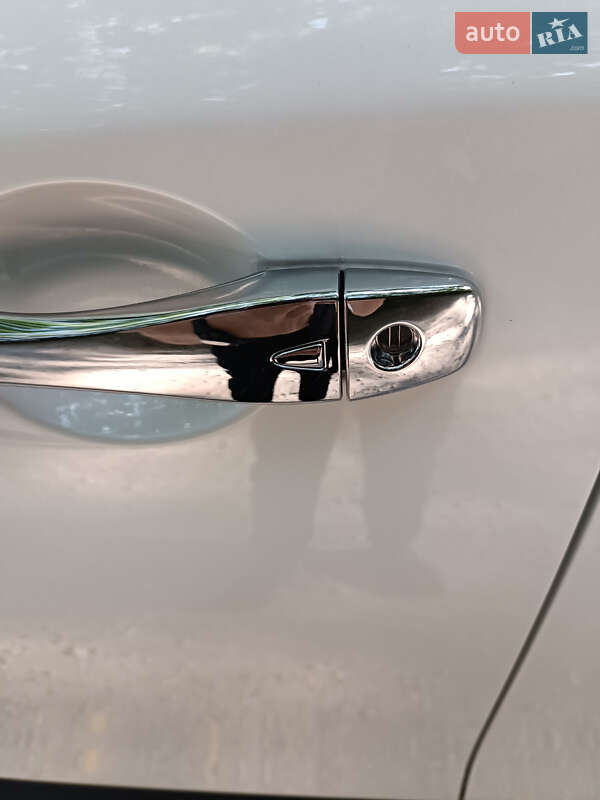 Внедорожник / Кроссовер Nissan Pathfinder 2016 в Каменском