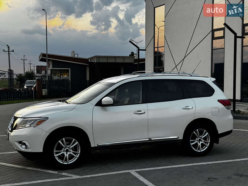 Внедорожник / Кроссовер Nissan Pathfinder 2015 в Луцке
