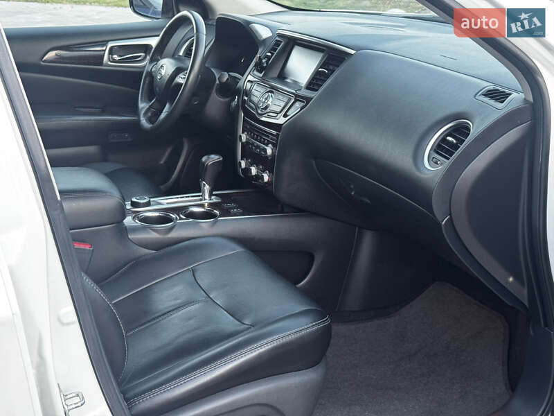 Внедорожник / Кроссовер Nissan Pathfinder 2015 в Луцке