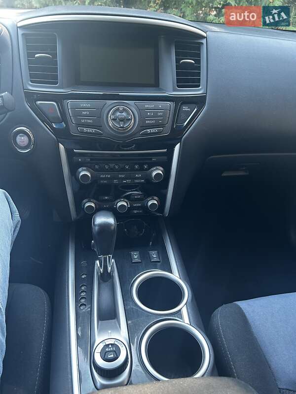 Позашляховик / Кросовер Nissan Pathfinder 2016 в Броварах фото 8 Позашляховик / Кросовер Nissan Pathfinder 2016 в Броварах