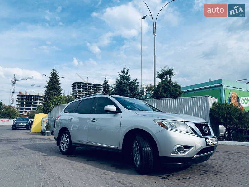 Позашляховик / Кросовер Nissan Pathfinder 2015 в Івано-Франківську