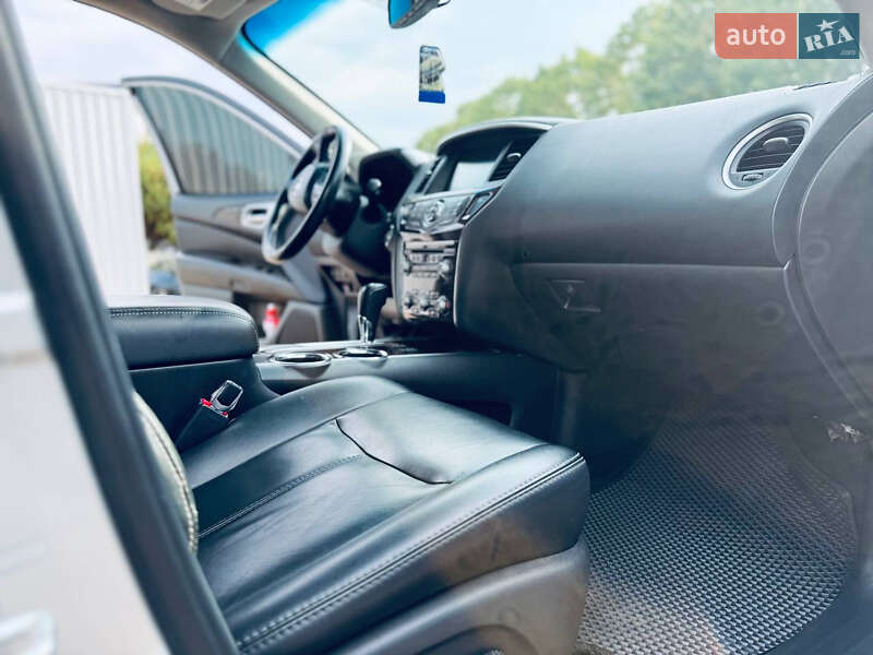 Позашляховик / Кросовер Nissan Pathfinder 2015 в Івано-Франківську