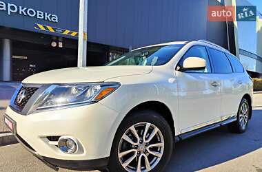 Позашляховик / Кросовер Nissan Pathfinder 2015 в Києві