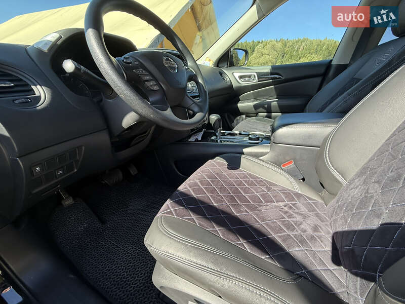 Позашляховик / Кросовер Nissan Pathfinder 2018 в Жовкві