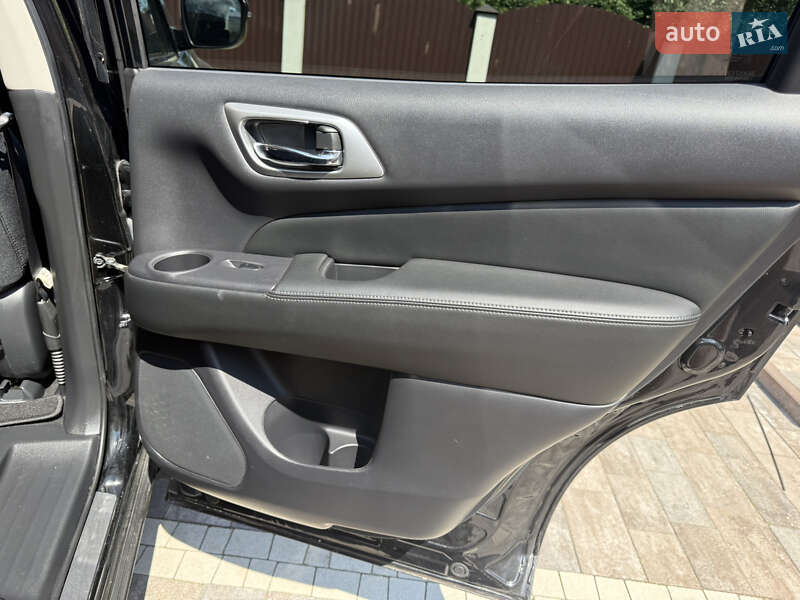 Позашляховик / Кросовер Nissan Pathfinder 2018 в Жовкві