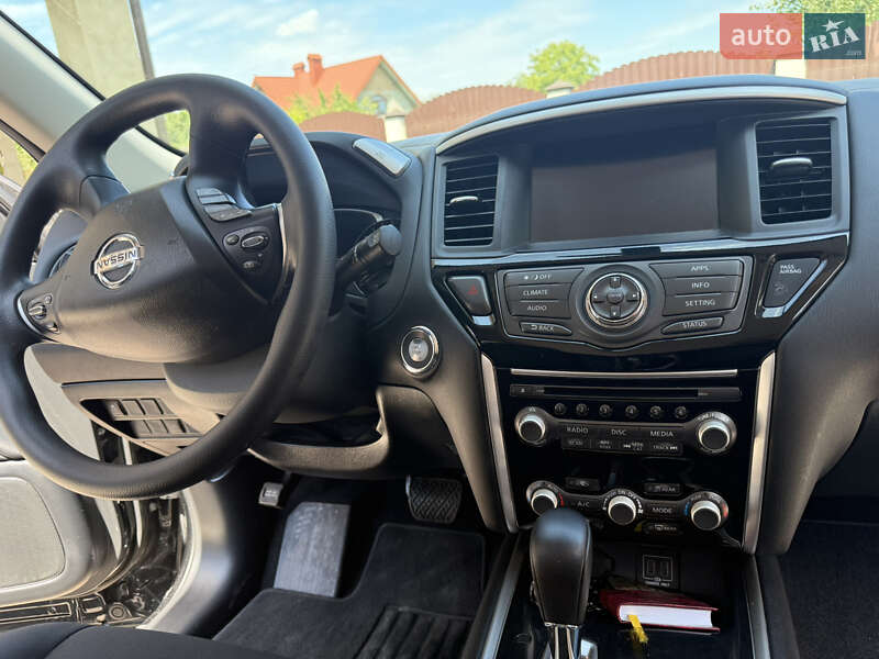 Позашляховик / Кросовер Nissan Pathfinder 2018 в Жовкві