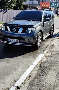 Позашляховик / Кросовер Nissan Pathfinder 2006 в Києві