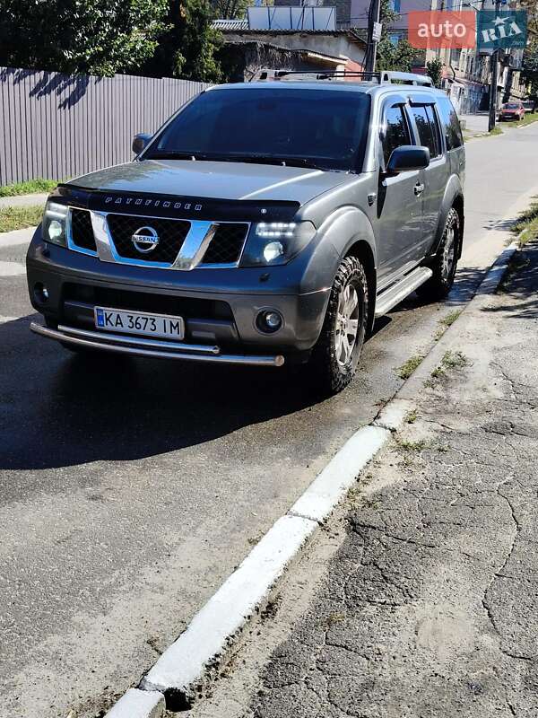Внедорожник / Кроссовер Nissan Pathfinder 2006 в Киеве