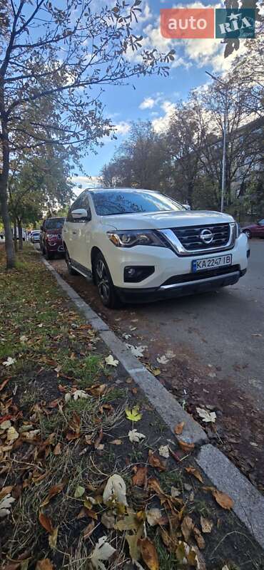 Внедорожник / Кроссовер Nissan Pathfinder 2016 в Киеве фото 4 Внедорожник / Кроссовер Nissan Pathfinder 2016 в Киеве