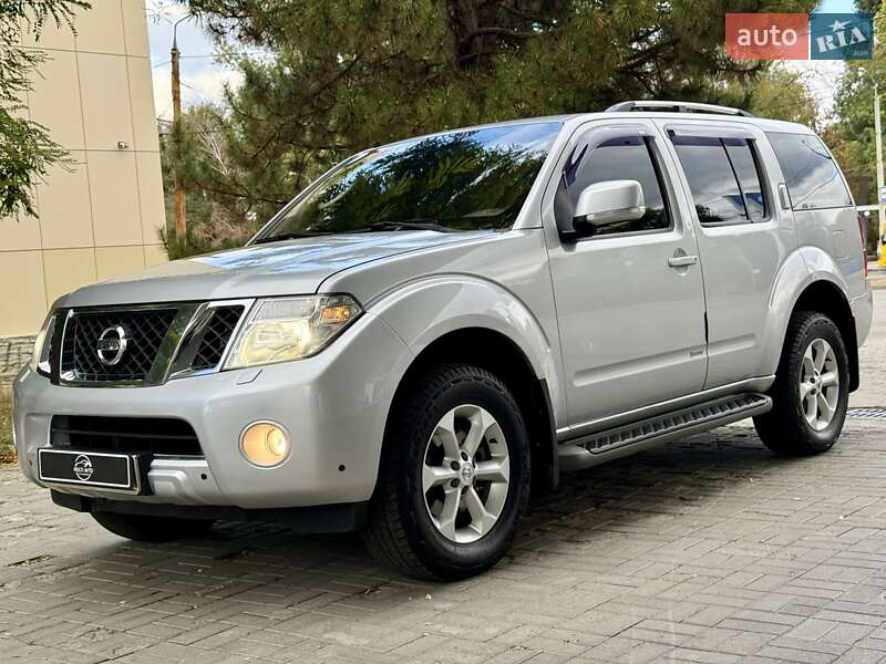 Внедорожник / Кроссовер Nissan Pathfinder 2012 в Днепре