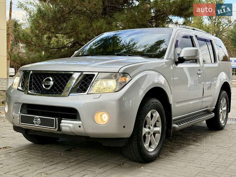 Внедорожник / Кроссовер Nissan Pathfinder 2012 в Днепре