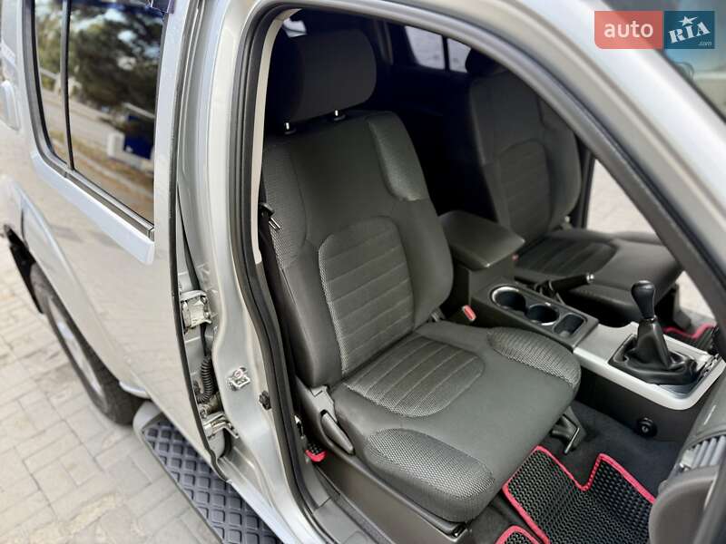 Внедорожник / Кроссовер Nissan Pathfinder 2012 в Днепре