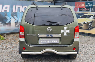 Внедорожник / Кроссовер Nissan Pathfinder 2005 в 