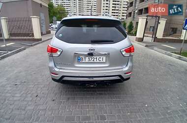 Позашляховик / Кросовер Nissan Pathfinder 2015 в 
