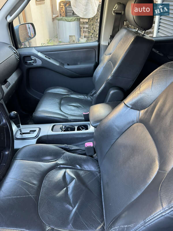 Внедорожник / Кроссовер Nissan Pathfinder 2006 в Черновцах