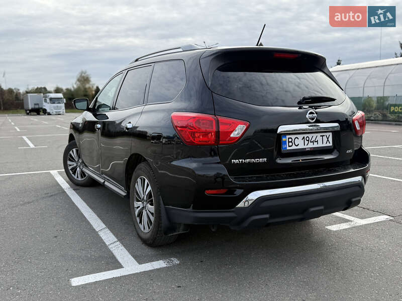 Позашляховик / Кросовер Nissan Pathfinder 2018 в Жовкві