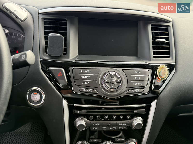 Позашляховик / Кросовер Nissan Pathfinder 2018 в Жовкві