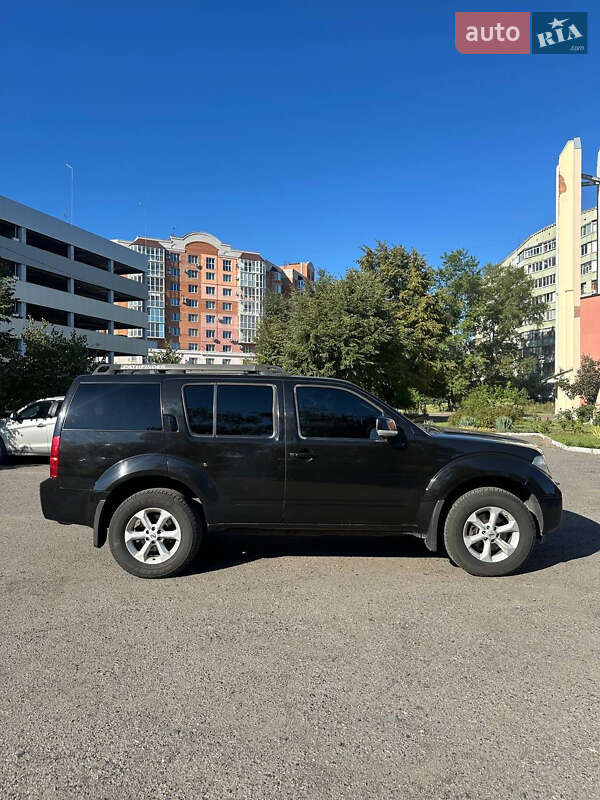 Позашляховик / Кросовер Nissan Pathfinder 2007 в Полтаві