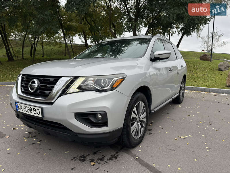 Внедорожник / Кроссовер Nissan Pathfinder 2016 в Киеве
