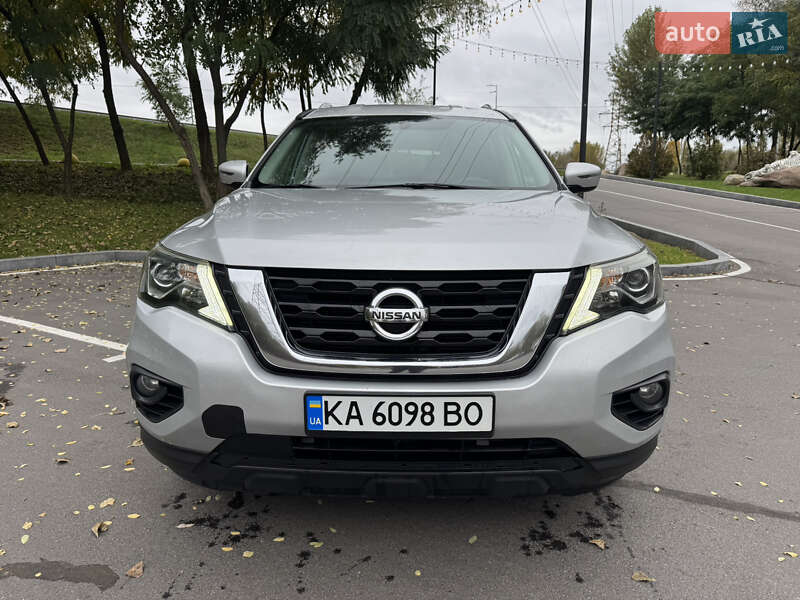Внедорожник / Кроссовер Nissan Pathfinder 2016 в Киеве