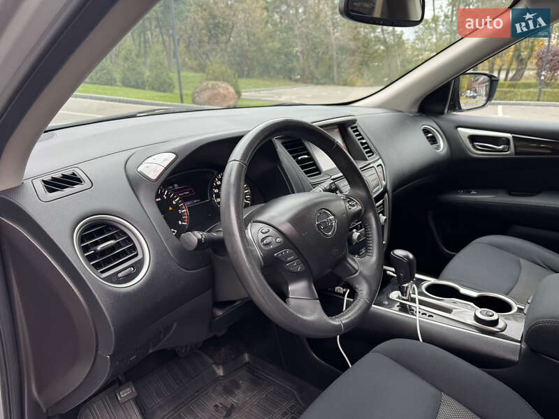 Внедорожник / Кроссовер Nissan Pathfinder 2016 в Киеве