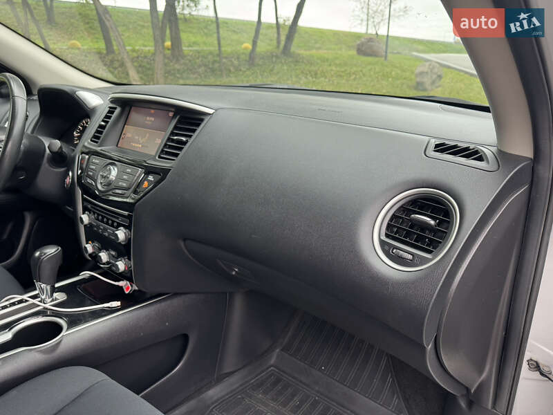 Внедорожник / Кроссовер Nissan Pathfinder 2016 в Киеве