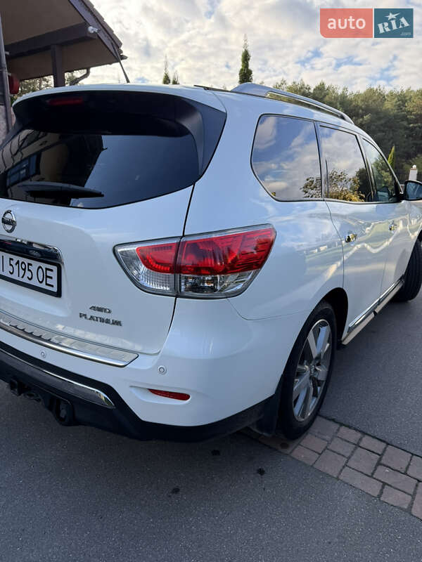 Позашляховик / Кросовер Nissan Pathfinder 2015 в Києві