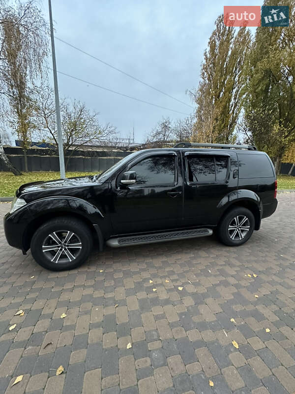 Внедорожник / Кроссовер Nissan Pathfinder 2012 в Броварах