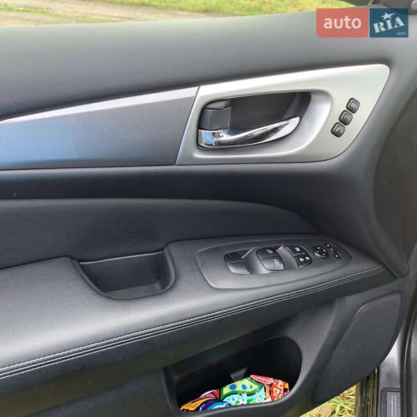 Внедорожник / Кроссовер Nissan Pathfinder 2017 в Вараше