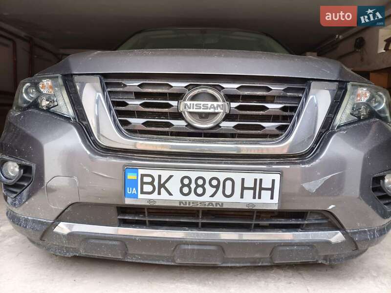 Внедорожник / Кроссовер Nissan Pathfinder 2017 в Вараше
