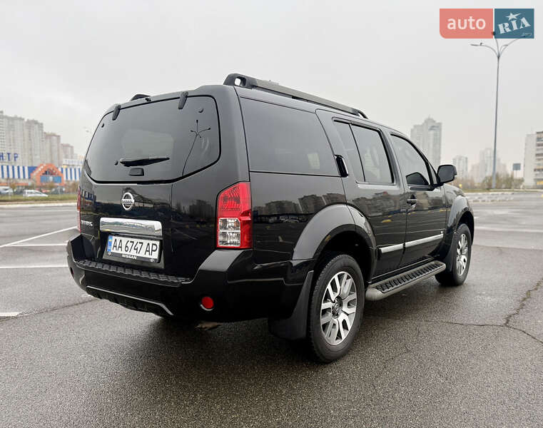 Внедорожник / Кроссовер Nissan Pathfinder 2011 в Киеве