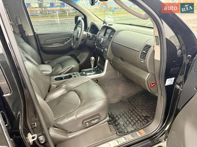 Внедорожник / Кроссовер Nissan Pathfinder 2011 в Киеве