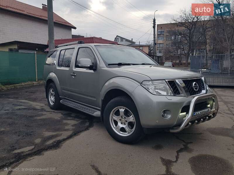 Nissan Pathfinder 2011