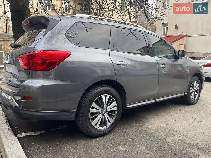 Внедорожник / Кроссовер Nissan Pathfinder 2016 в Киеве