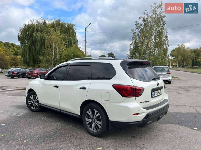 Позашляховик / Кросовер Nissan Pathfinder 2017 в Олександрії