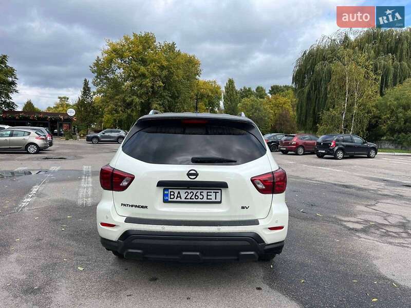Позашляховик / Кросовер Nissan Pathfinder 2017 в Олександрії