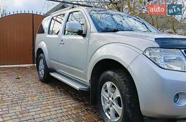 Позашляховик / Кросовер Nissan Pathfinder 2010 в Староказачьем