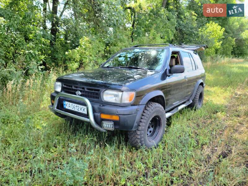 Внедорожник / Кроссовер Nissan Pathfinder 1997 в Харькове