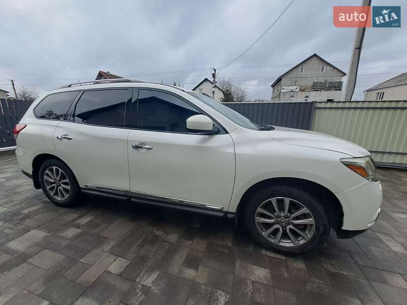 Позашляховик / Кросовер Nissan Pathfinder 2015 в Києві