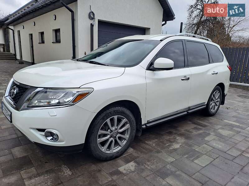 Позашляховик / Кросовер Nissan Pathfinder 2015 в Києві