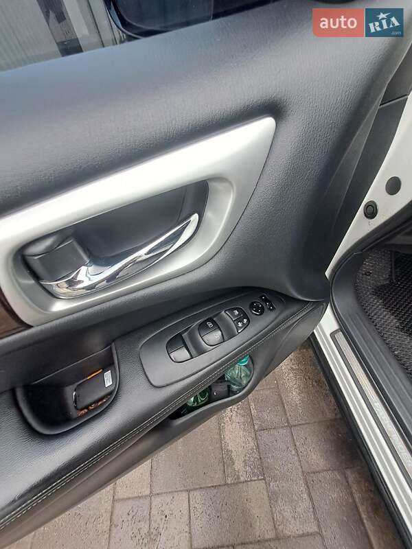 Позашляховик / Кросовер Nissan Pathfinder 2015 в Києві