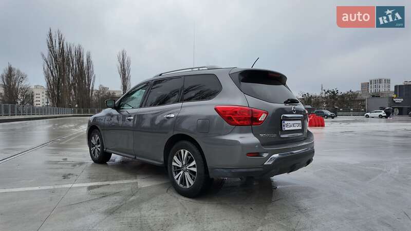 Внедорожник / Кроссовер Nissan Pathfinder 2016 в Киеве