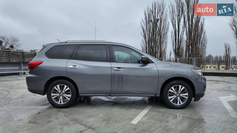 Внедорожник / Кроссовер Nissan Pathfinder 2016 в Киеве