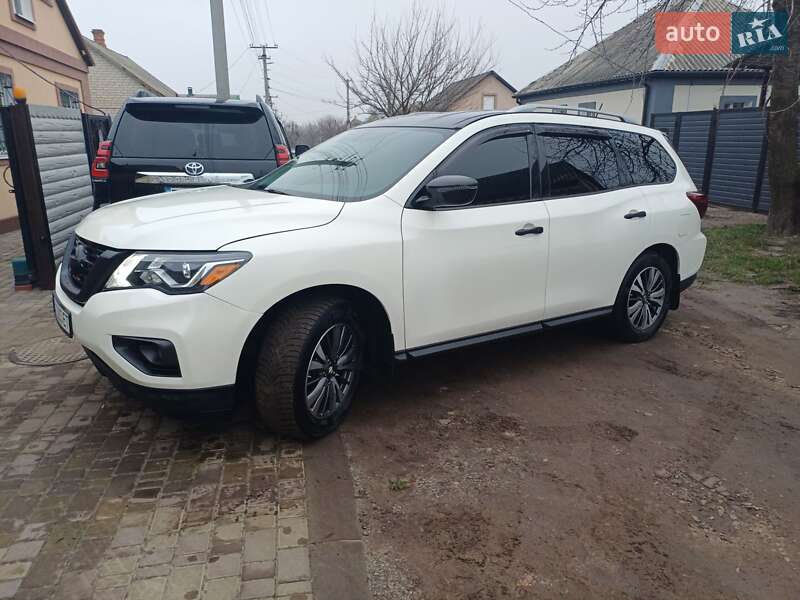 Позашляховик / Кросовер Nissan Pathfinder 2017 в Олександрії фото 11 Позашляховик / Кросовер Nissan Pathfinder 2017 в Олександрії