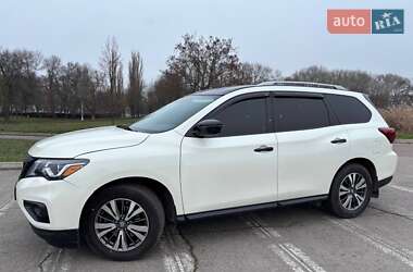 Внедорожник / Кроссовер Nissan Pathfinder 2017 в Александрие