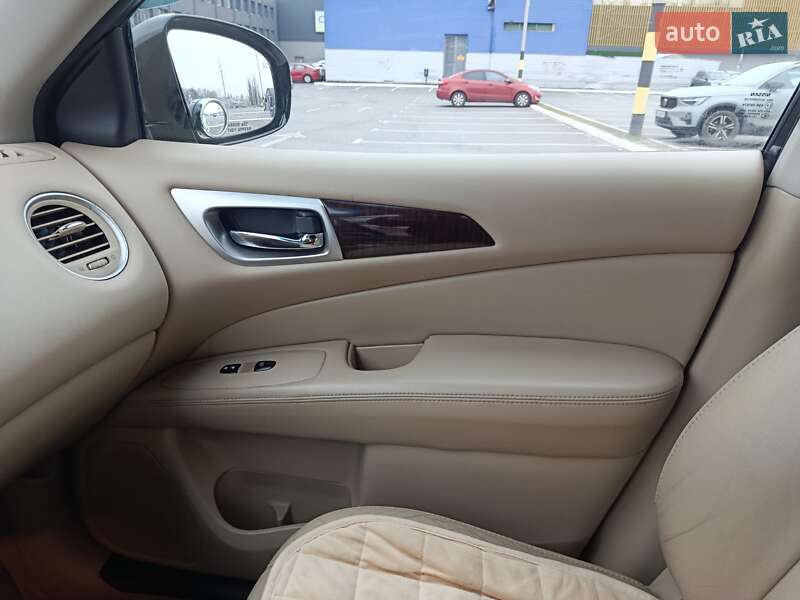 Позашляховик / Кросовер Nissan Pathfinder 2013 в Києві