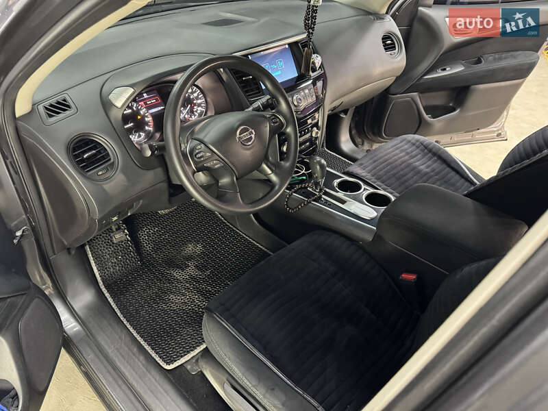Позашляховик / Кросовер Nissan Pathfinder 2016 в Полтаві