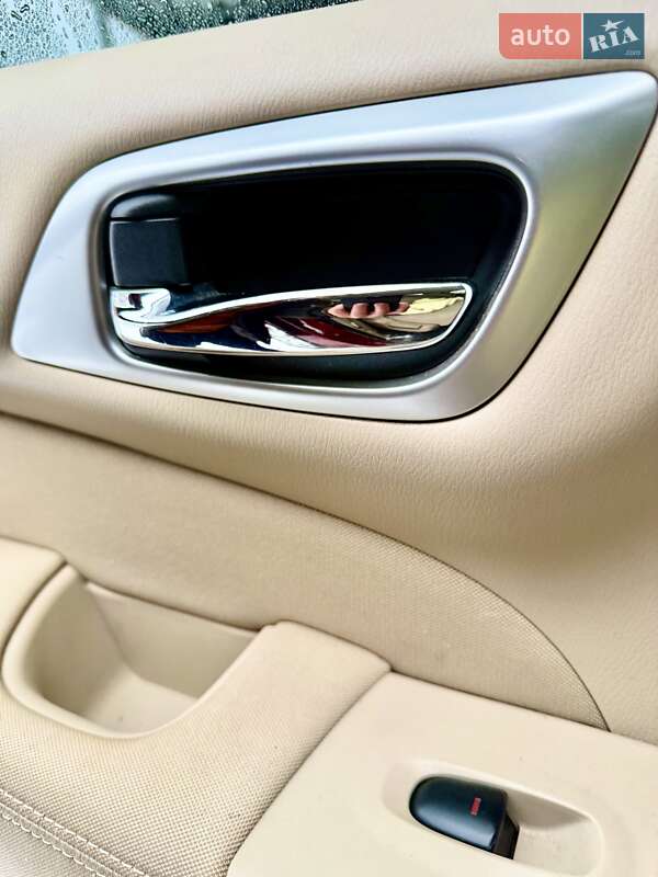 Внедорожник / Кроссовер Nissan Pathfinder 2016 в Ужгороде фото 7 Внедорожник / Кроссовер Nissan Pathfinder 2016 в Ужгороде