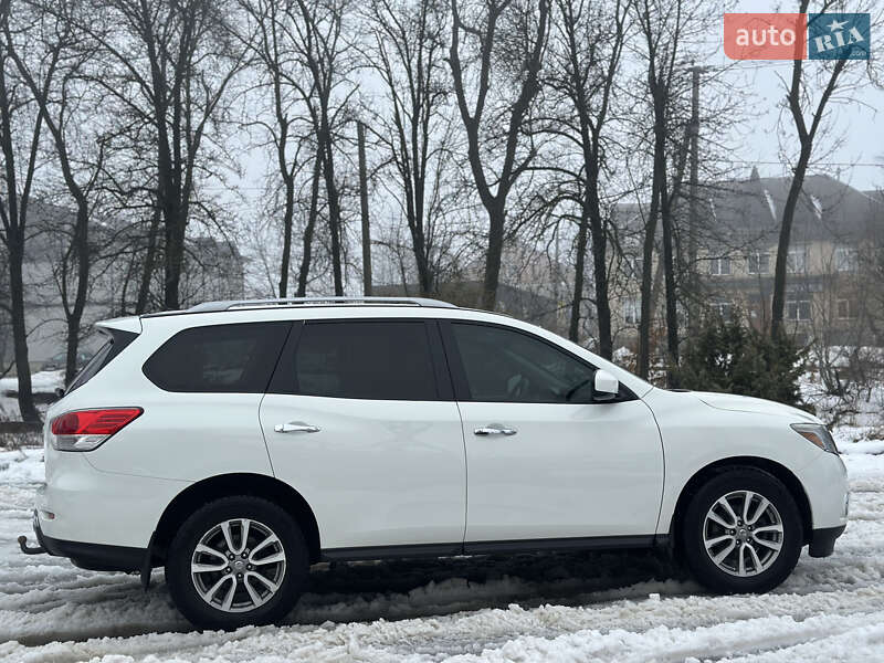Внедорожник / Кроссовер Nissan Pathfinder 2015 в Черновцах